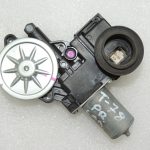 Toyota Yaris IV priekšējais labās puses elektrisko logu motors 85710K0020