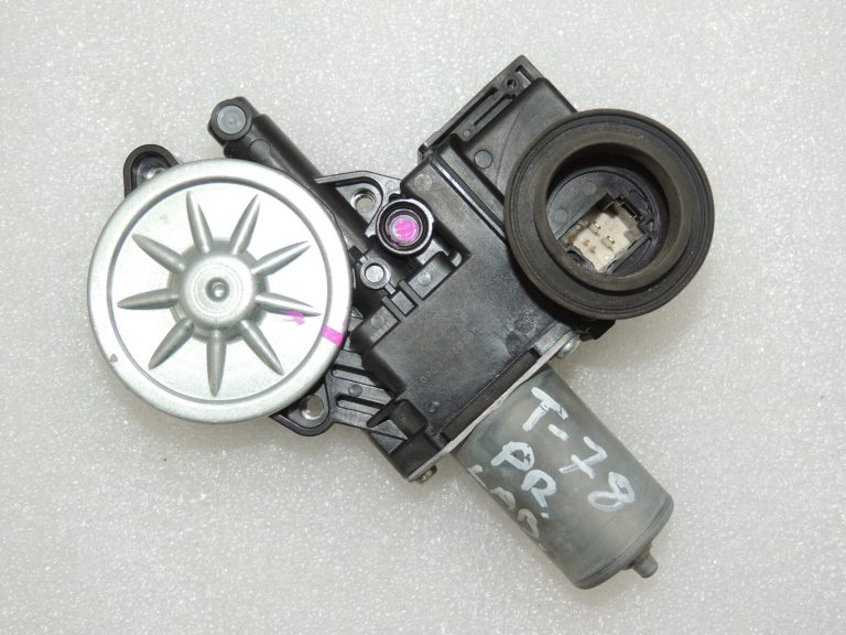 Toyota Yaris IV priekšējais labās puses elektrisko logu motors 85710K0020