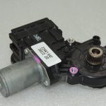 Toyota Yaris IV priekšējais labās puses elektrisko logu motors 85710K0020