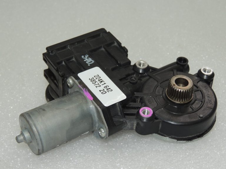 Toyota Yaris IV priekšējais labās puses elektrisko logu motors 85710K0020