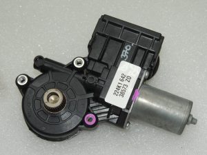 Toyota Yaris IV elektrisko logu motors priekšējais kreisais 85720K0020