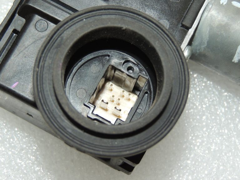 Toyota Yaris IV elektrisko logu motors priekšējais kreisais 85720K0020