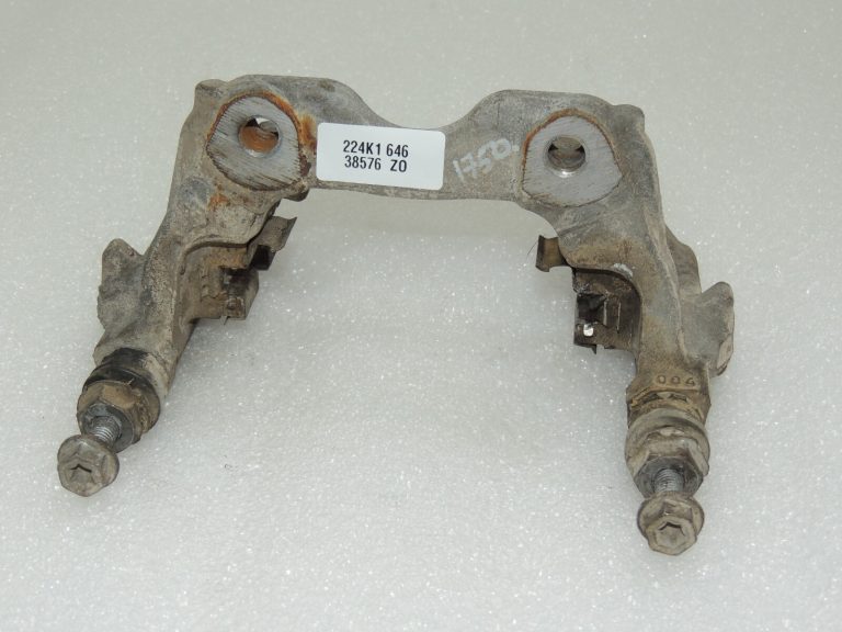 Toyota Yaris IV Aizmugurējais kreisais bremžu suporta kronšteins 47822K9000