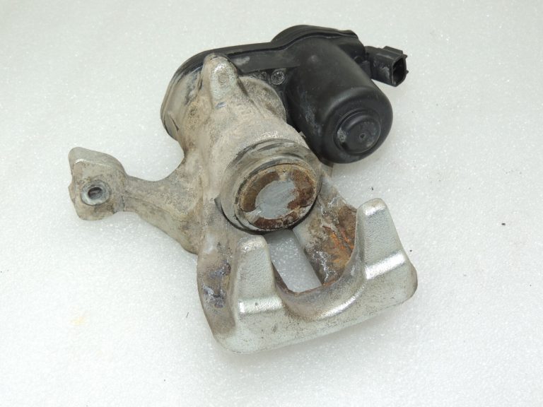 Toyota Yaris IV Aizmugurējais bremžu suports labajā pusē 47830K0010
