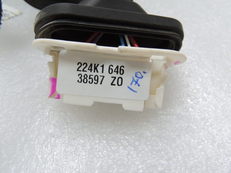Toyota Yaris IV 1.5 HEV 68kW Aizmugurējā labā durvju instalācija 82153K0180