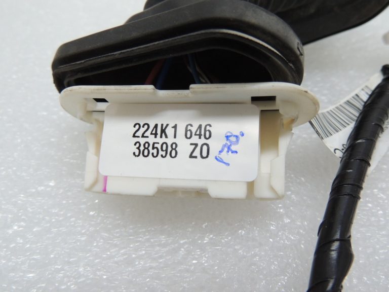 Toyota Yaris IV 1.5 HEV 68kW Aizmugurējo durvju elektroinstalācijas siksna aizmugurējā kreisā 82154K0180
