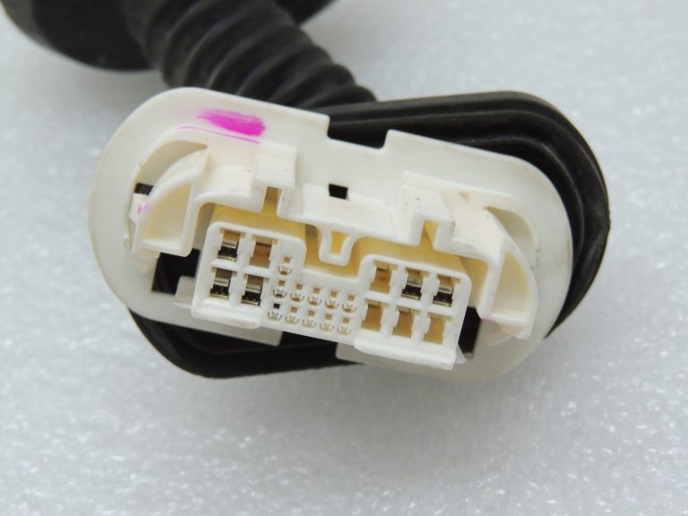 Toyota Yaris IV 1.5 HEV 68kW Aizmugurējo durvju elektroinstalācijas siksna aizmugurējā kreisā 82154K0180