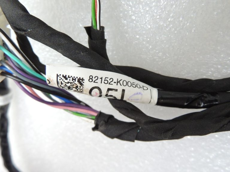 Toyota Yaris IV 1.5 HEV 68kW Priekšējo durvju instalācija priekšējā kreisā 82152K0050