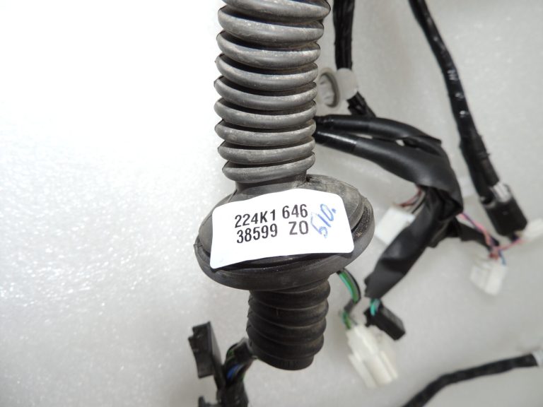 Toyota Yaris IV 1.5 HEV 68kW Priekšējo durvju instalācija priekšējā kreisā 82152K0050