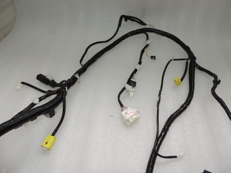 Toyota Yaris IV 1.5 HEV 68kW Interjera apakšējā elektroinstalācija 82161K0A40