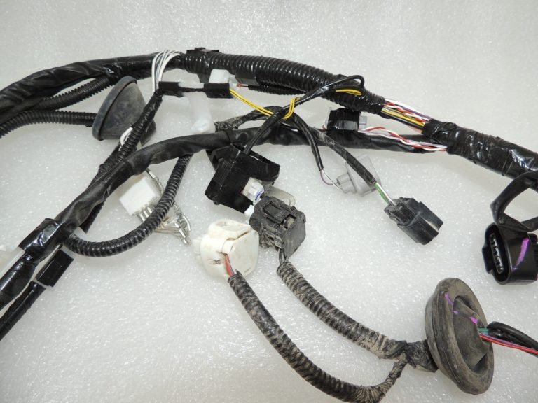 Toyota Yaris IV 1.5 HEV 68kW Interjera apakšējā elektroinstalācija 82161K0A40