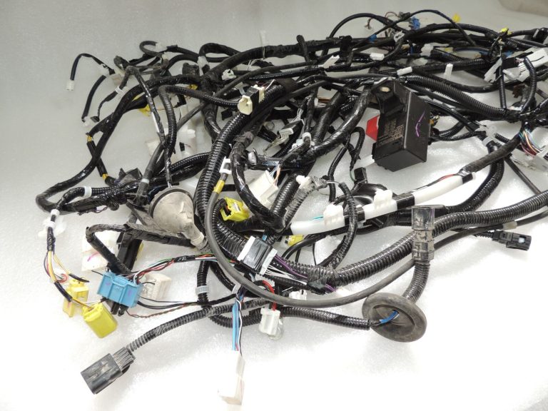 Toyota Yaris IV 1.5 HEV 68kW Interjera apakšējā elektroinstalācija 82161K0A40
