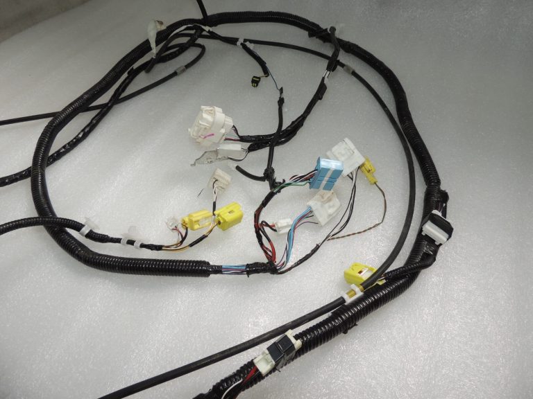 Toyota Yaris IV 1.5 HEV 68kW Interjera apakšējā elektroinstalācija 82161K0A40