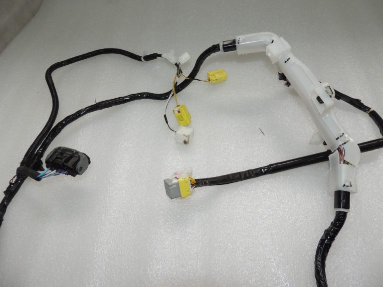 Toyota Yaris IV 1.5 HEV 68kW Interjera apakšējā elektroinstalācija 82161K0A40