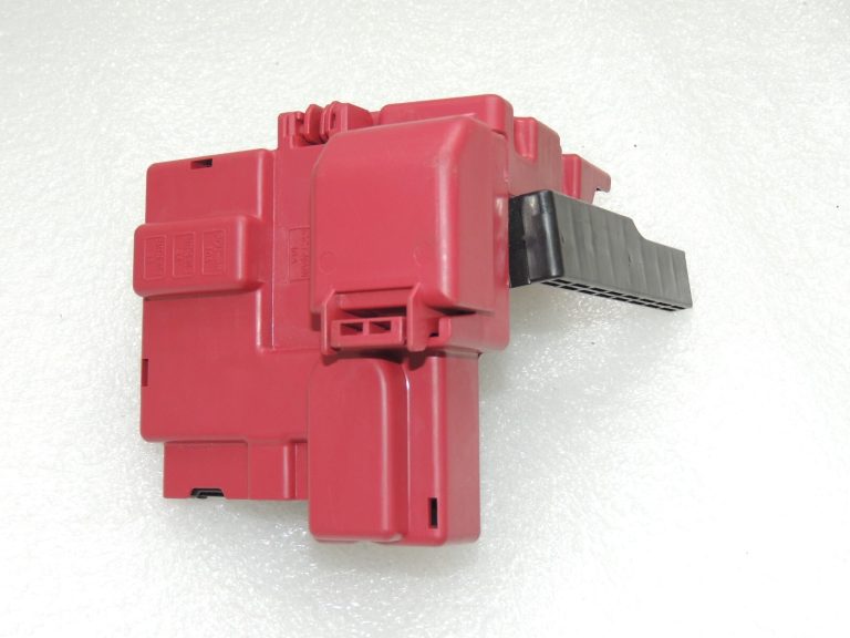 Toyota Yaris IV 1.5 HEV 68kW Akumulatora pozitīvais drošinātājs 82620K0020