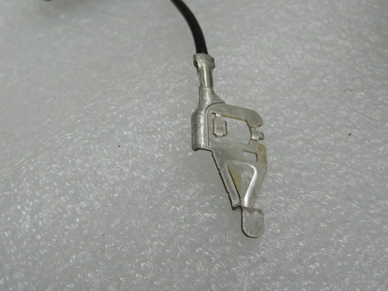 Toyota Yaris IV 1.5 HEV 68kW antenas vadu instalācija 86101K0320