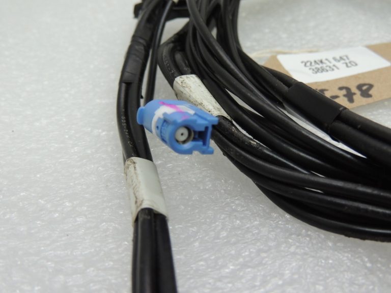 Toyota Yaris IV 1.5 HEV 68kW antenas vadu instalācija 86101K0320
