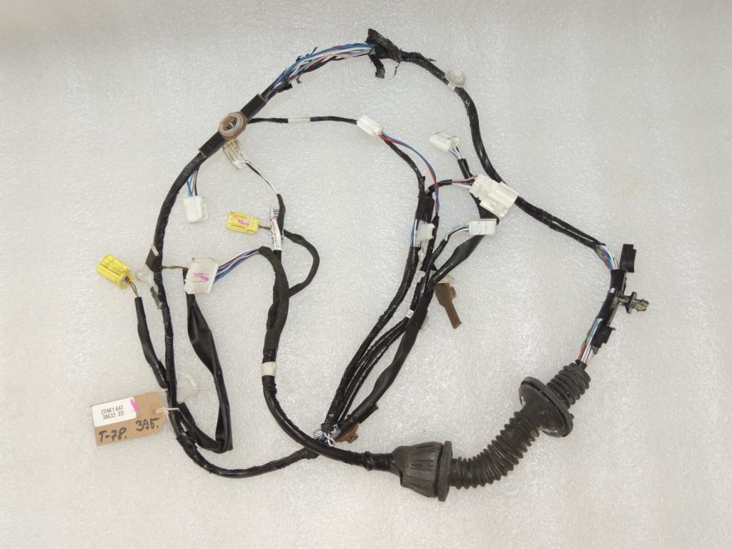 Toyota Yaris IV 1.5 HEV 68kW Durvju elektroinstalācijas instalācija priekšējā labā 82151K0060