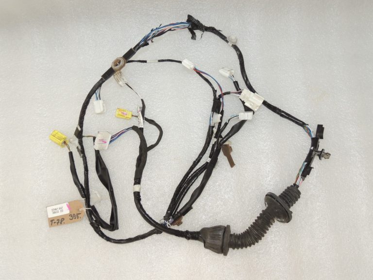 Toyota Yaris IV 1.5 HEV 68kW Durvju elektroinstalācijas instalācija priekšējā labā 82151K0060