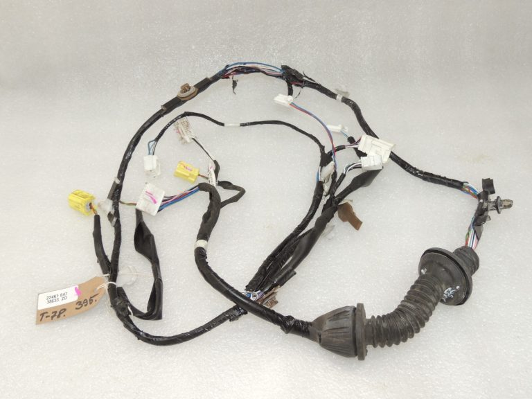 Toyota Yaris IV 1.5 HEV 68kW Durvju elektroinstalācijas instalācija priekšējā labā 82151K0060