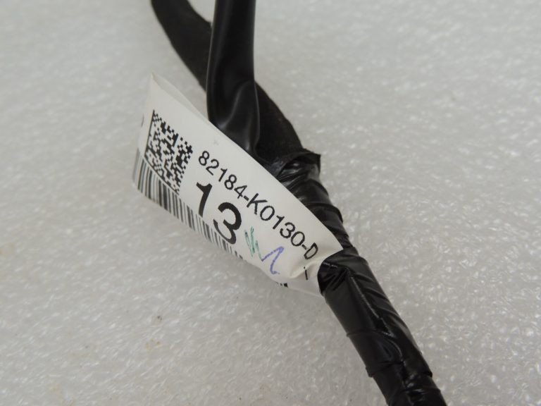 Toyota Yaris IV 1.5 HEV 68kW aizmugurējo durvju elektroinstalācijas komplekts 82184K0130