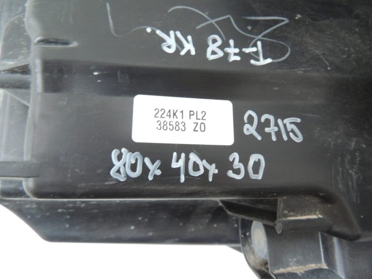 Toyota Yaris IV priekšējais kreisais lukturis 81106K0060