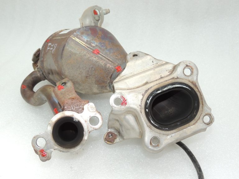 Toyota Yaris IV 1.5 HEV 68kW M15AFXE Katalizators ar lambda sensoru 17140F3010