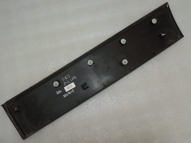 Suzuki SX4 S-CROSS Aizmugurējā labās puses durvju līstes 7753-061M00-5PK