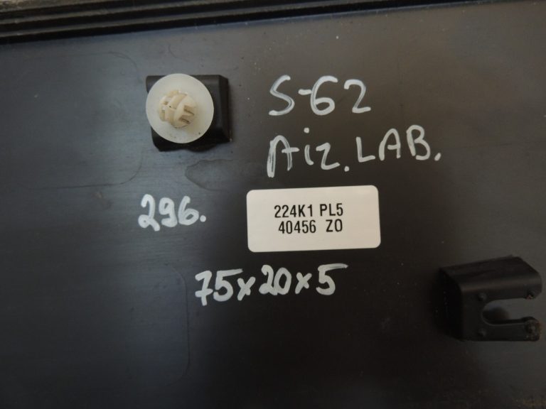 Suzuki SX4 S-CROSS Aizmugurējā labās puses durvju līstes 7753-061M00-5PK