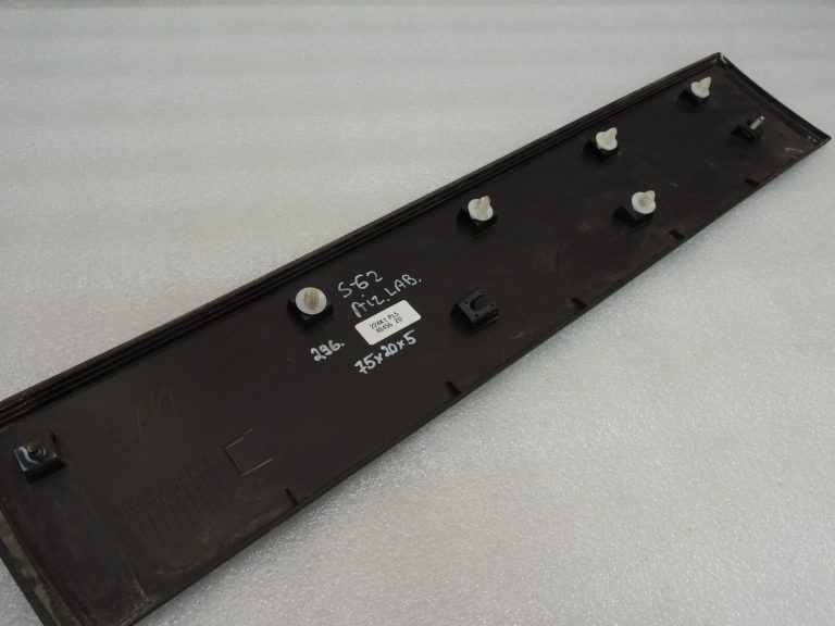 Suzuki SX4 S-CROSS Aizmugurējā labās puses durvju līstes 7753-061M00-5PK
