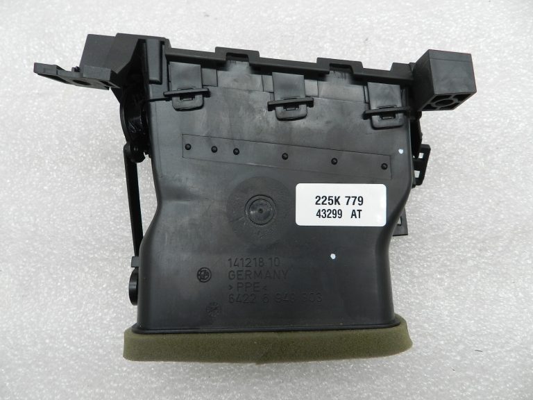 BMW 5 E60 Oriģinālā gaisa ventilācijas sistēma labajā pusē 64226949303