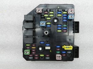 Chevrolet captiva oriģinālā drošinātāju kārba 95137841