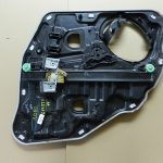 Jeep Renegade oriģinālais logu regulatora mehānisms aizmugurējais labais