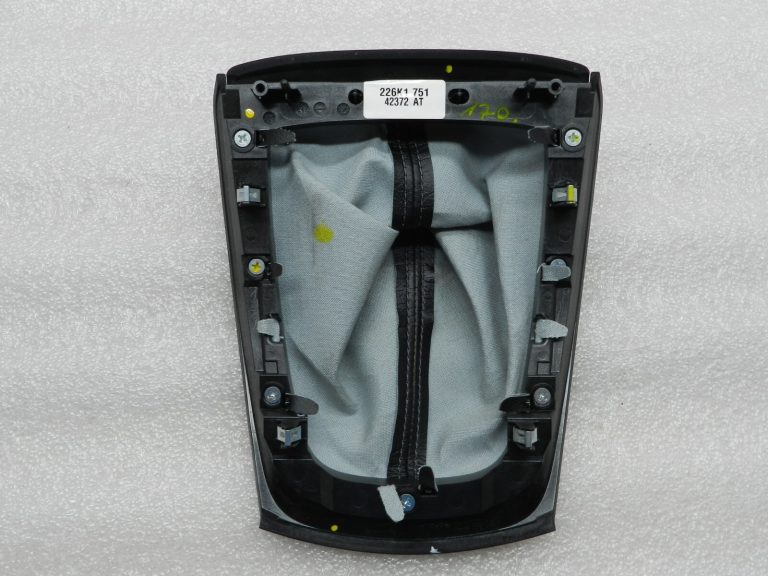 Nissan X-Trail oriģinālais pārnesumu sviras roktura vāks