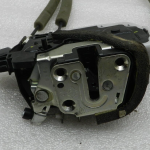 Nissan X-Trail oriģinālā durvju slēdzene aizmugurējā labajā pusē 825004CA0A