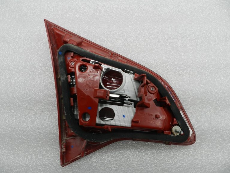 Opel Meriva B oriģinālais aizmugurējais lukturis Labais