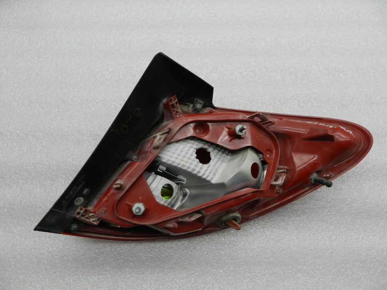 Opel Meriva B oriģinālā aizmugurējā aizmugurējā bremžu gaisma kreisā 13307493