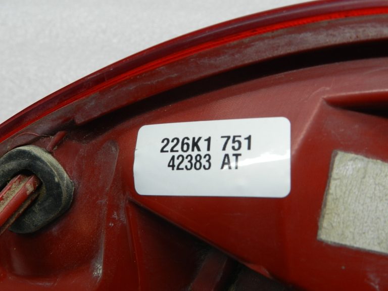 Opel Meriva B oriģinālā aizmugurējā aizmugurējā bremžu gaisma kreisā 13307493
