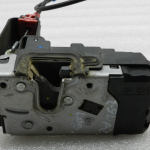 Opel Zafira B Oriģinālā durvju slēdzene aizmugurējā labajā pusē 13210739