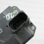 Opel Zafira B Oriģinālā durvju slēdzene aizmugurējā labajā pusē 13210739