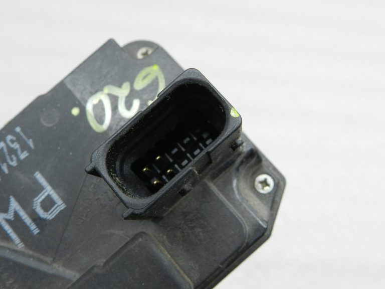 Opel Zafira B Oriģinālā durvju slēdzene aizmugurējā labajā pusē 13210739