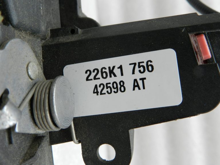 Opel Zafira B Oriģinālā durvju slēdzene aizmugurējā labajā pusē 13210739