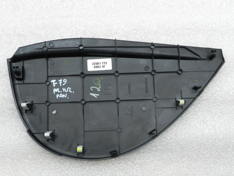 Toyota Avensis T27 Kombi Oriģinālais apdares panelis centrālajai konsolei 55318-05030