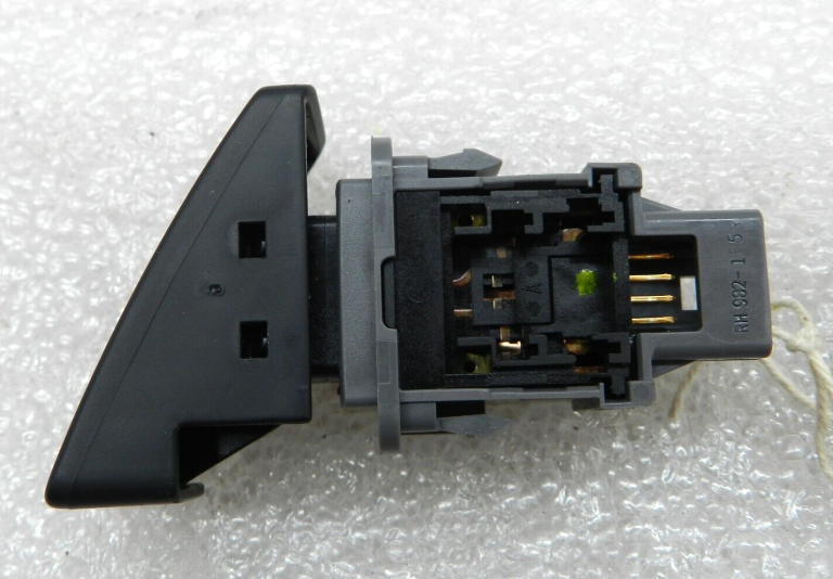 Toyota Avensis T27 Kombi Oriģinālais brīdinājuma gaismu slēdzis 8433205080
