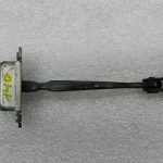 Nissan X-trail T31 oriģinālais durvju stiprinājums aizmugurējais kreisais 82430JG000