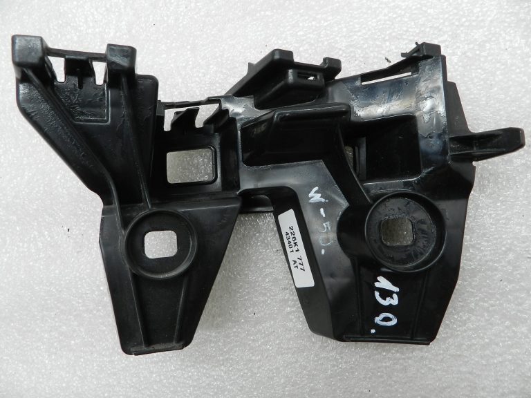 VW Passat B8 Kronšteina vadotne aizmugurējā bampera kreisajā pusē 3g9807483a
