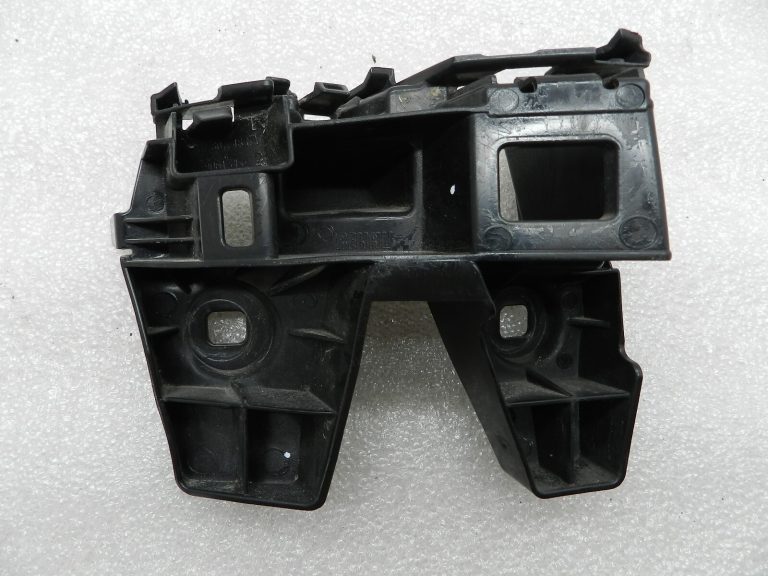 VW Passat B8 Kronšteina vadotne aizmugurējā bampera kreisajā pusē 3g9807483a
