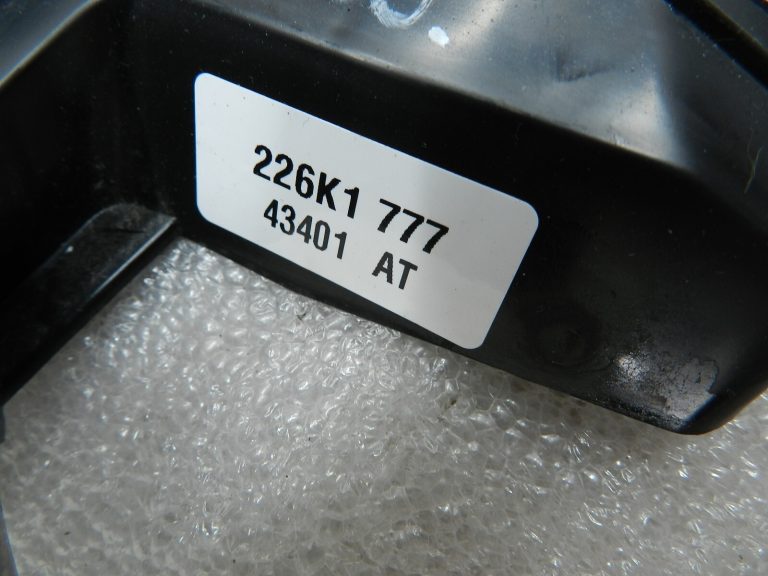 VW Passat B8 Kronšteina vadotne aizmugurējā bampera kreisajā pusē 3g9807483a