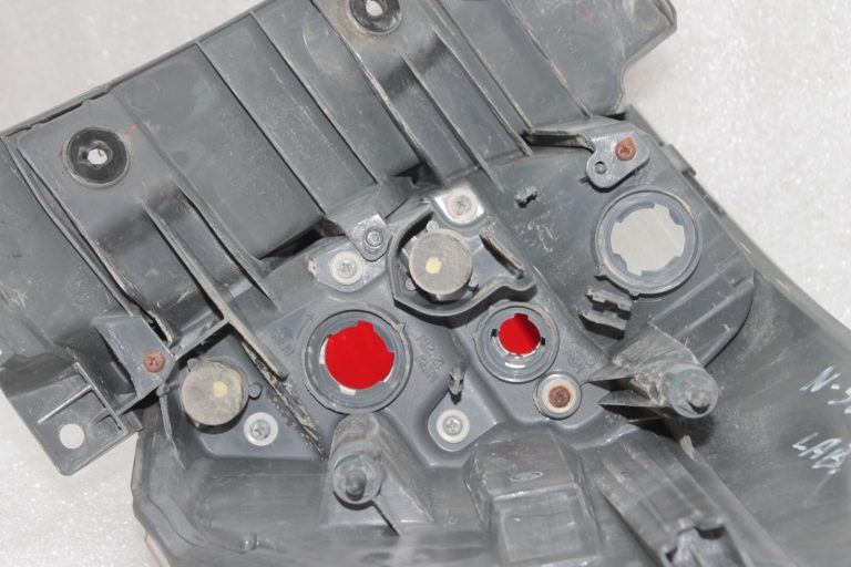 Oriģinālais 2013-2017 Nissan X-Trail T32 kombinētais aizmugurējais lukturis 265504CA0B, 265504CA0C