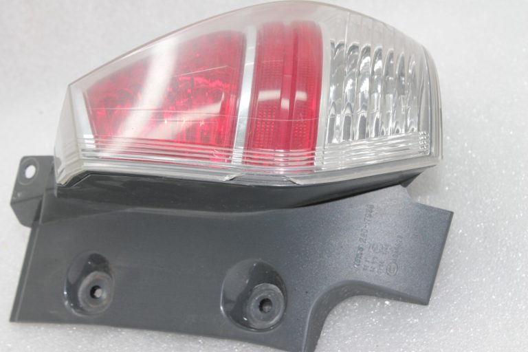 Oriģinālais 2013-2017 Nissan X-Trail T32 kombinētais aizmugurējais lukturis 265504CA0B, 265504CA0C